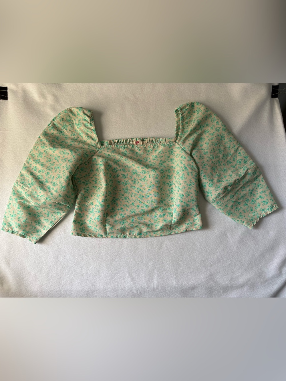 Levi's Light Green Floral Puff Sleeve Crop Top